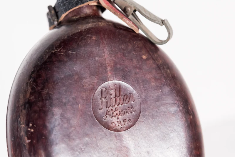 Trinkflasche „Coconut“ aus Bakelit der Marke Ritter DRP