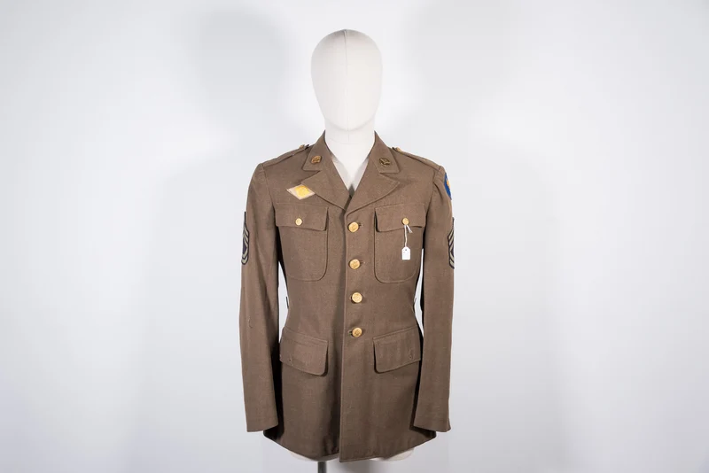 Dienstjacke mit vier Taschen aus dem 2. Weltkrieg