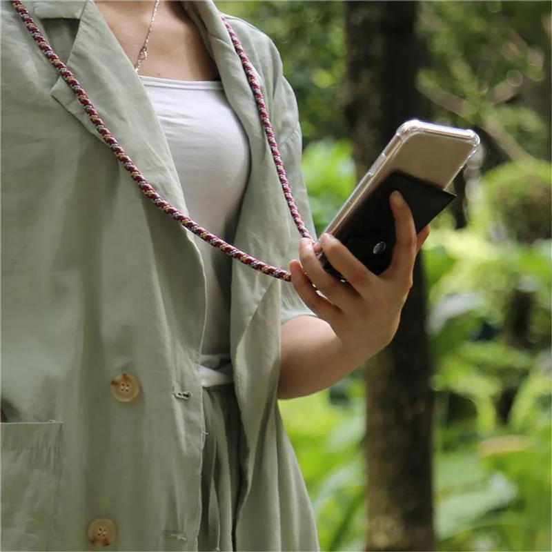 Cadorabo Handy Kette kompatibel mit OnePlus 8 Silikon Schutzhülle mit Silbernen Ringen, Kordel Band und abnehmbarem Etui