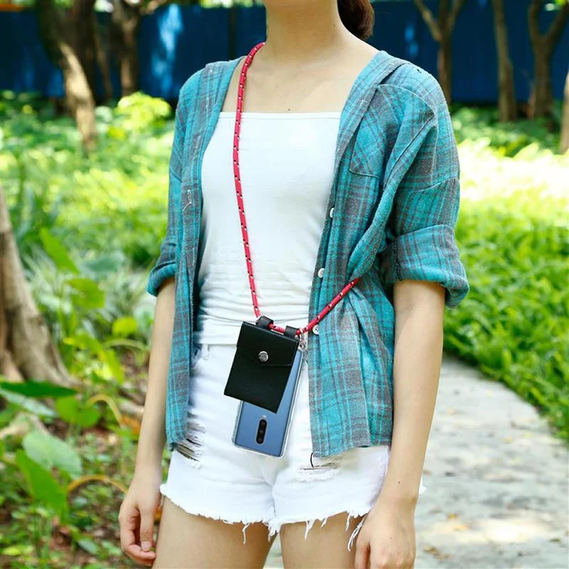 Cadorabo Handy Kette kompatibel mit OnePlus 8 Silikon Schutzhülle mit Silbernen Ringen, Kordel Band und abnehmbarem Etui