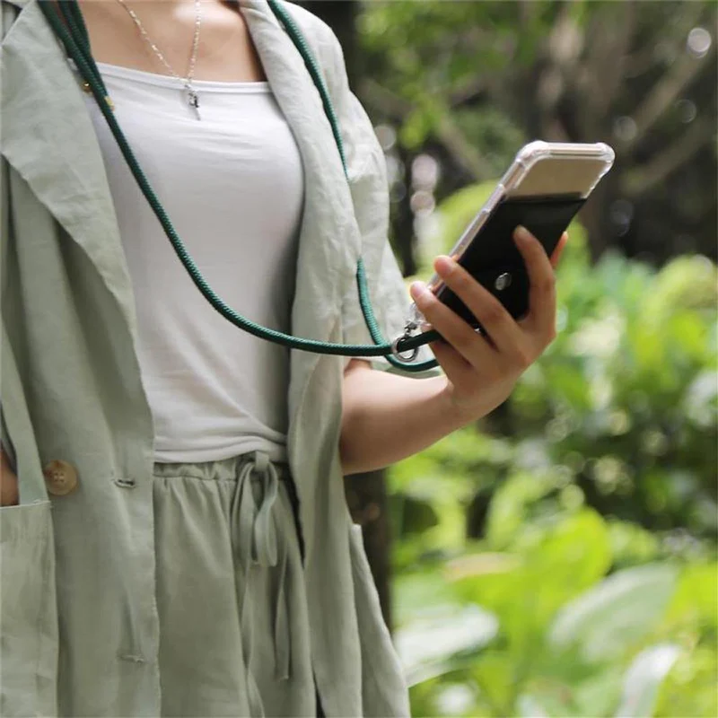 Cadorabo Handy Kette kompatibel mit OnePlus 8 Silikon Schutzhülle mit Silbernen Ringen, Kordel Band und abnehmbarem Etui
