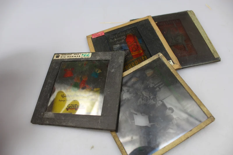 Postpaket mit 5 fotografischen Typenschildern