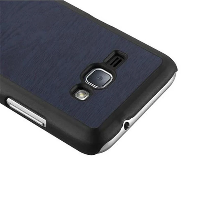 Cadorabo Hülle kompatibel mit Samsung Galaxy J1 2016 Hard Case Schutzhülle in Holz Optik gegen Kratzer und Stöße