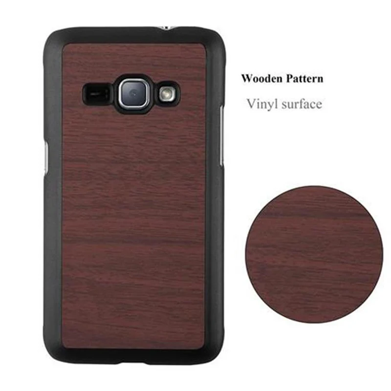 Cadorabo Hülle kompatibel mit Samsung Galaxy J1 2016 Hard Case Schutzhülle in Holz Optik gegen Kratzer und Stöße