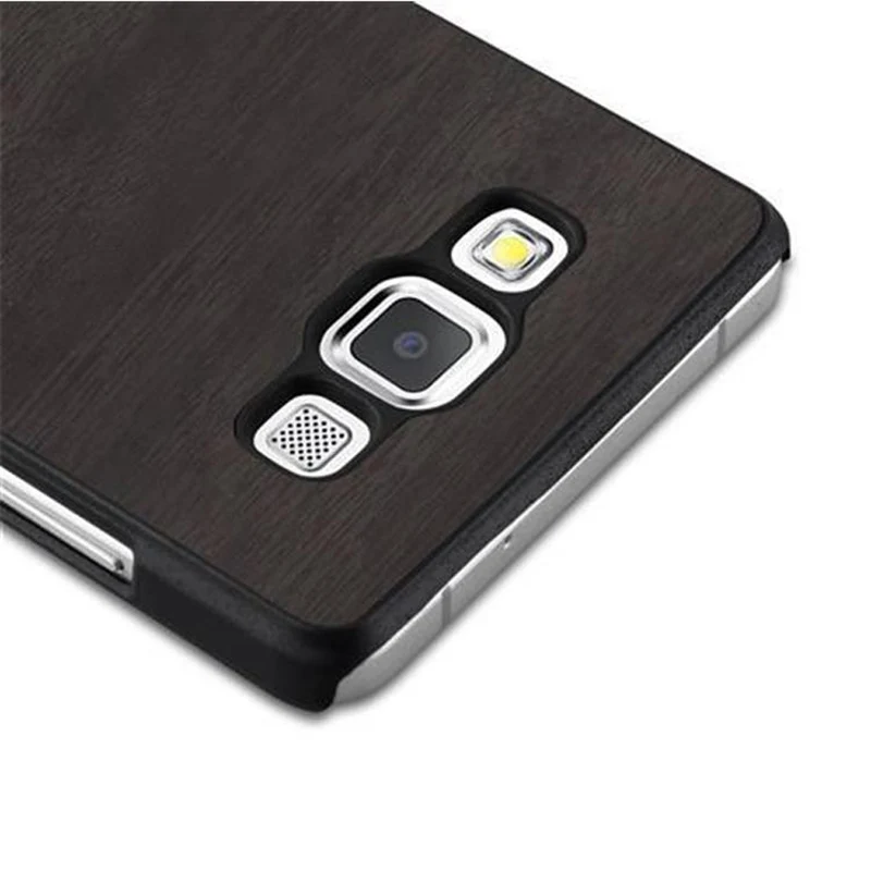 Cadorabo Hülle kompatibel mit Samsung Galaxy A3 2015 Hard Case Schutzhülle in Holz Optik gegen Kratzer und Stöße