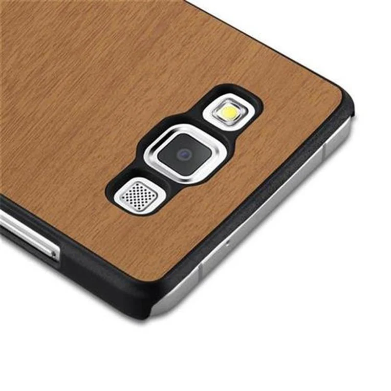 Cadorabo Hülle kompatibel mit Samsung Galaxy A3 2015 Hard Case Schutzhülle in Holz Optik gegen Kratzer und Stöße