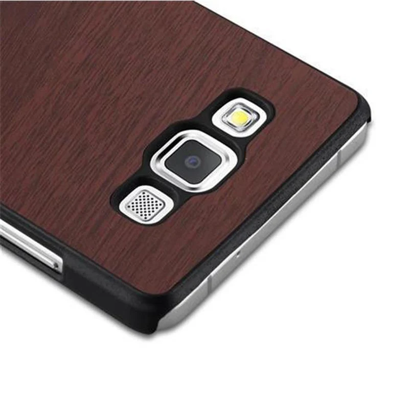 Cadorabo Hülle kompatibel mit Samsung Galaxy A3 2015 Hard Case Schutzhülle in Holz Optik gegen Kratzer und Stöße