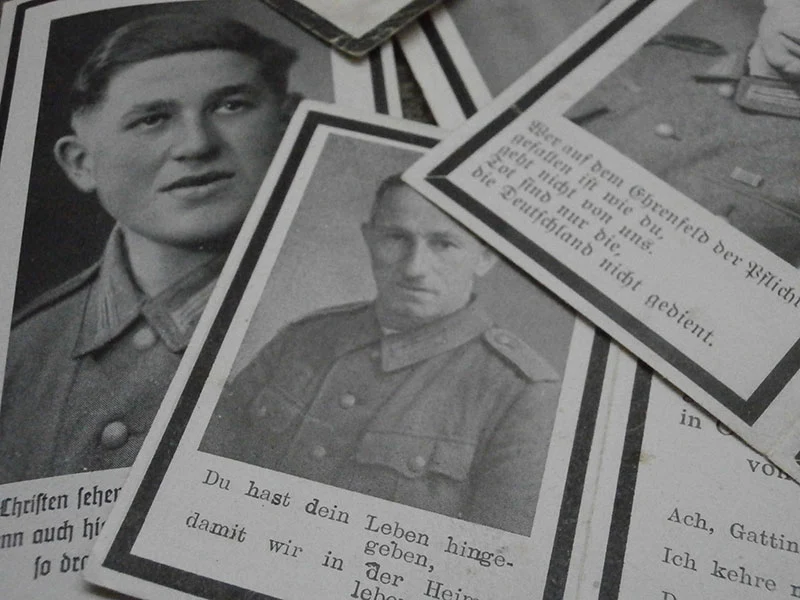 # 20 Gefallene Sterbebilder Ostfront