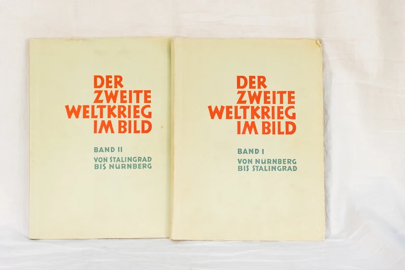 „Der Zweite Weltrieg im Bild“ Zwei Bände. Stickeralbum aus den 60er Jahren