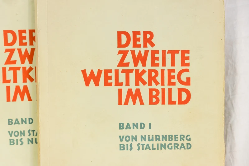 „Der Zweite Weltrieg im Bild“ Zwei Bände. Stickeralbum aus den 60er Jahren