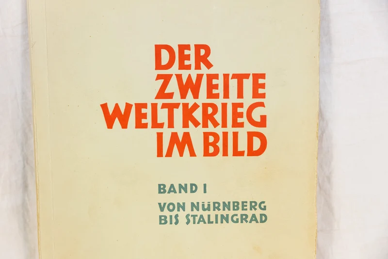 „Der Zweite Weltrieg im Bild“ Zwei Bände. Stickeralbum aus den 60er Jahren