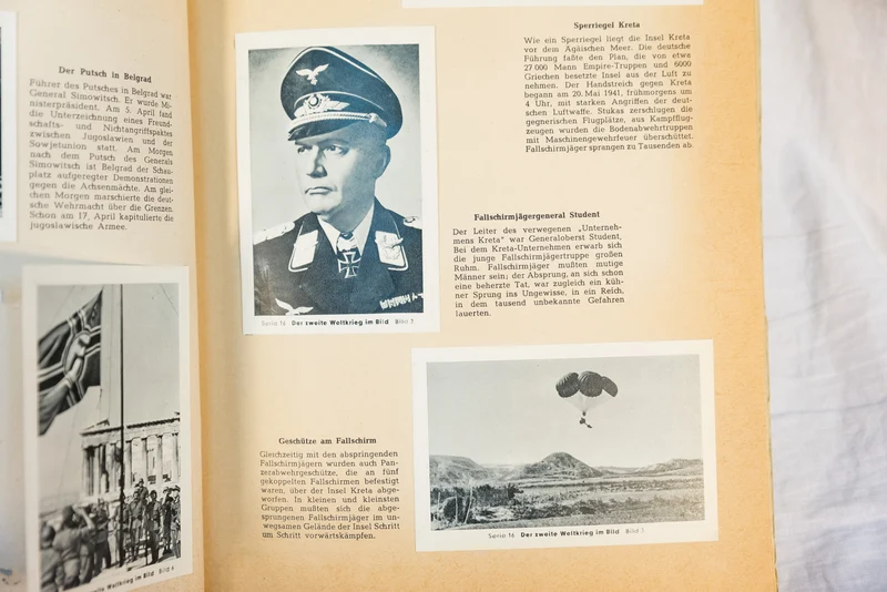 „Der Zweite Weltrieg im Bild“ Zwei Bände. Stickeralbum aus den 60er Jahren