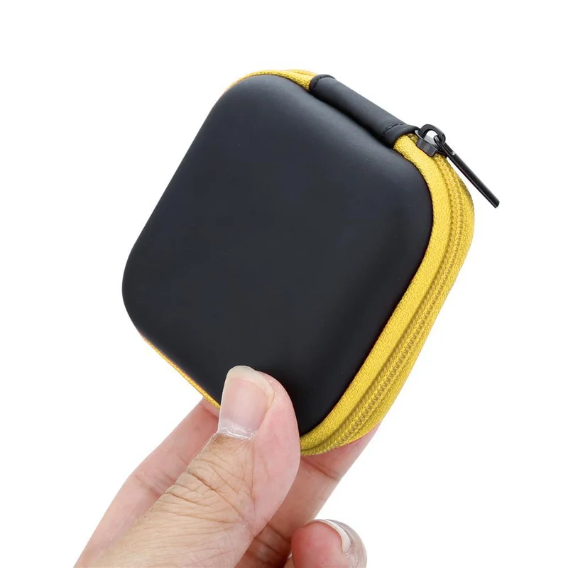 Cadorabo Kopfhörer Aufbewahrungsbox Eckige Robuste Tasche aus formstabilem Stoff mit Netzfach und Reißverschluss für Headset, In-Ear Headphone und vieles mehr