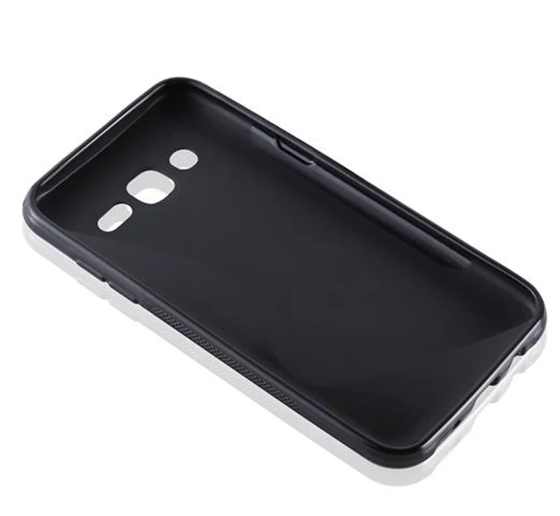 Cadorabo Hülle kompatibel mit Samsung Galaxy J5 2015 Schutzhülle aus flexiblem TPU Silikon