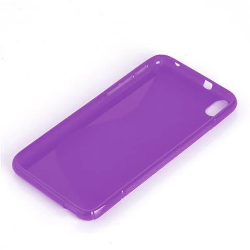 Cadorabo Hülle kompatibel mit HTC Desire 816 Schutzhülle aus flexiblem TPU Silikon