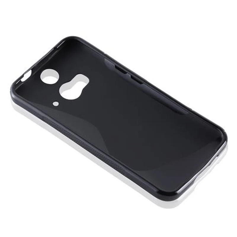 Cadorabo Hülle kompatibel mit HTC BUTTERFLY 2 Schutzhülle aus flexiblem TPU Silikon