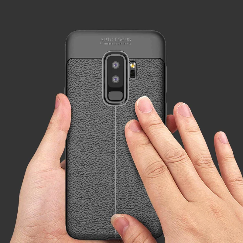 Cadorabo Hülle kompatibel mit Samsung Galaxy S9 PLUS Schutzhülle aus TPU Silikon mit edler Kunstleder-Applikation