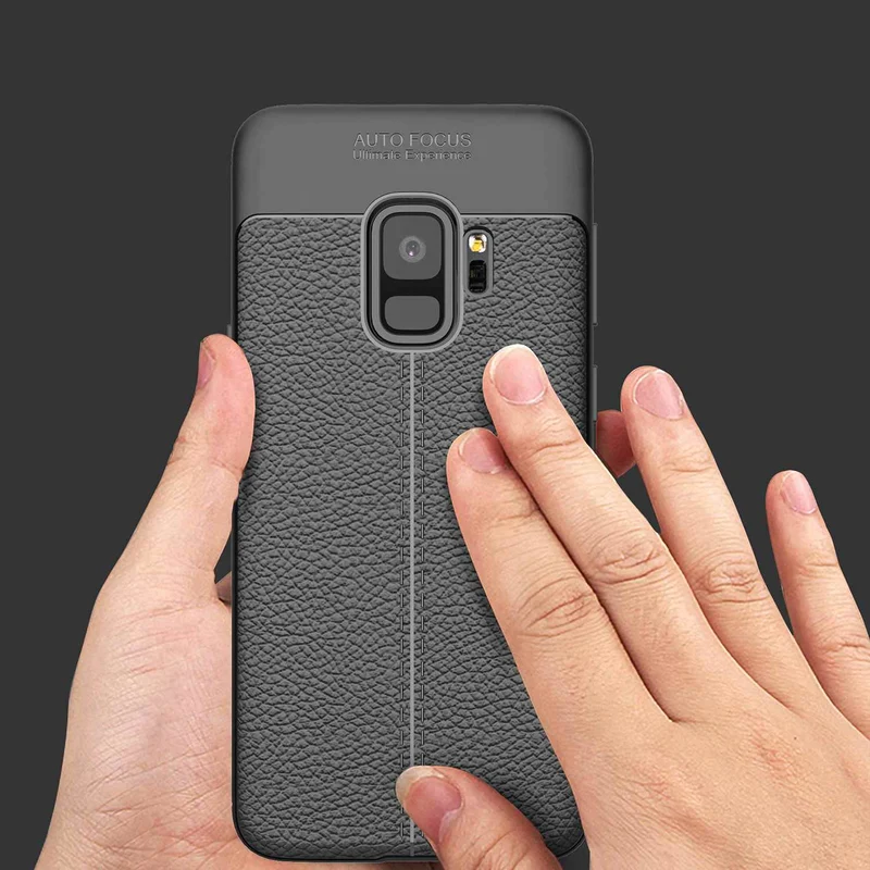 Cadorabo Hülle kompatibel mit Samsung Galaxy S9 Schutzhülle aus TPU Silikon mit edler Kunstleder-Applikation