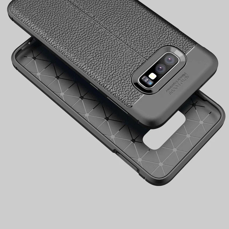 Cadorabo Hülle kompatibel mit Samsung Galaxy S10e Schutzhülle aus TPU Silikon mit edler Kunstleder-Applikation