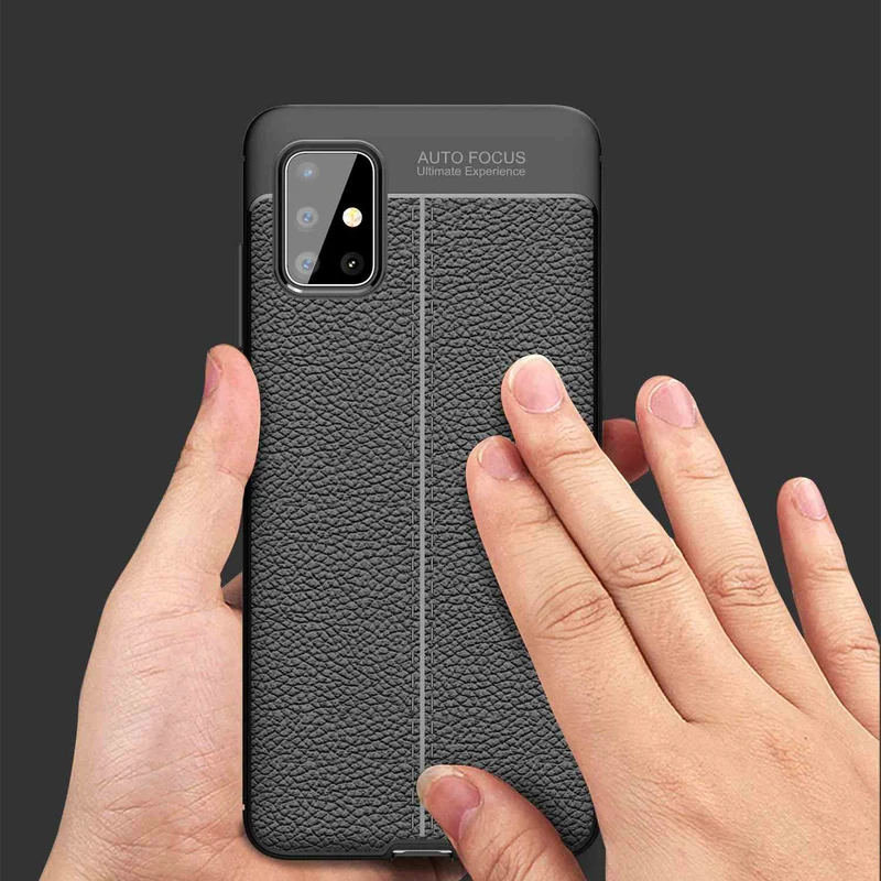Cadorabo Hülle kompatibel mit Samsung Galaxy A71 4G Schutzhülle aus TPU Silikon mit edler Kunstleder-Applikation