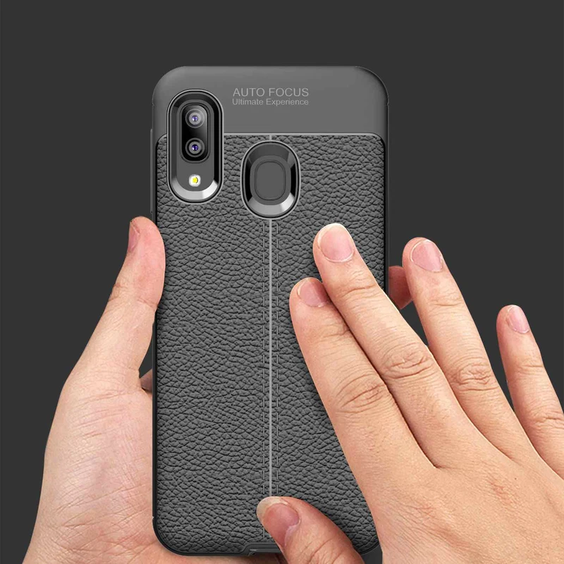 Cadorabo Hülle kompatibel mit Samsung Galaxy A10e / A20e Schutzhülle aus TPU Silikon mit edler Kunstleder-Applikation