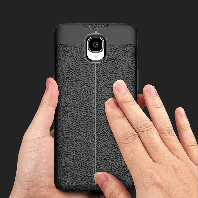 Cadorabo Hülle kompatibel mit OnePlus 3 / 3T Schutzhülle aus TPU Silikon mit edler Kunstleder-Applikation