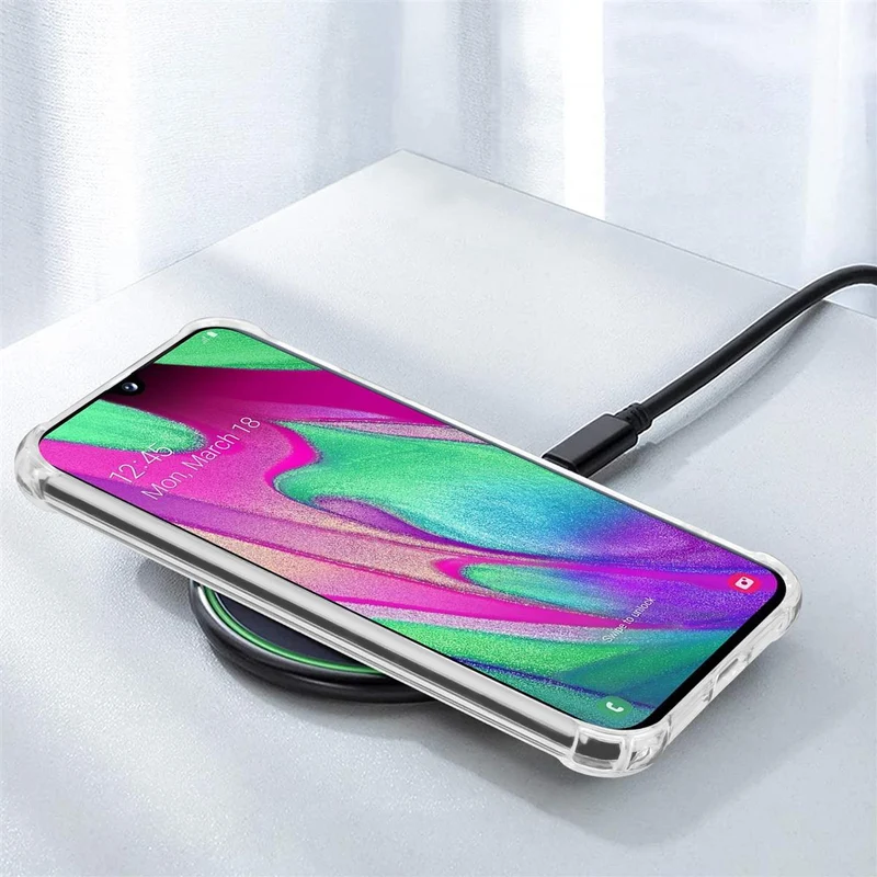Cadorabo Hülle und 2x Tempered Schutzglas kompatibel mit Samsung Galaxy A40 Hybrid Schutzhülle mit TPU Silikon-Rand und Acryl-Glas-Rücken